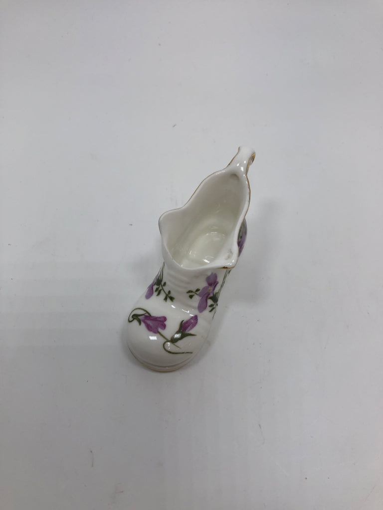 MINI PORCELAIN SHOE W/PURPLE FLOWERS AND GOLD TRIM.