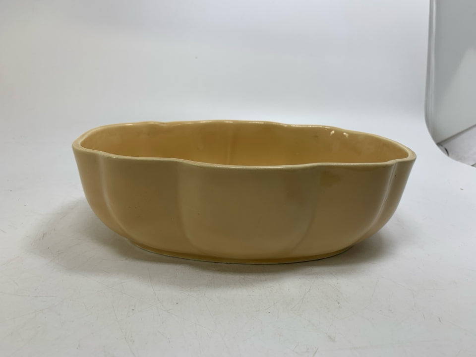 VTG OVAL PALE TAN PLANTER.