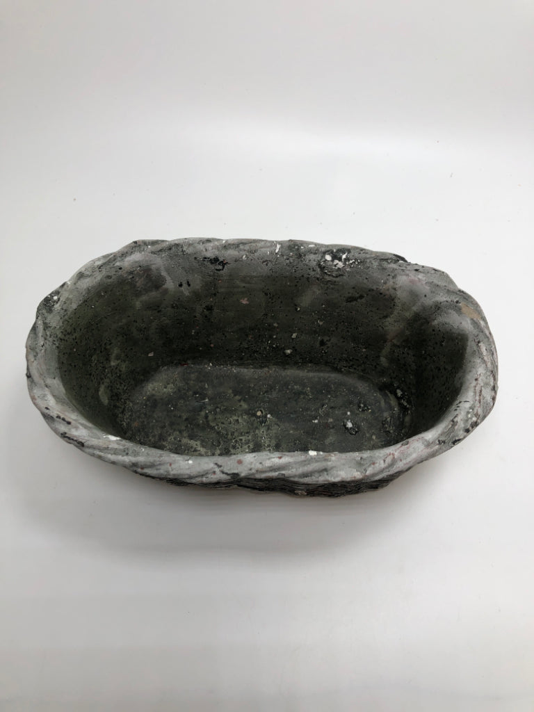 TERRA COTTA DISTRESSED GREEN PLANTER.