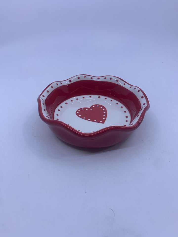 RED AND WHITE WAVY EDGE HEART DISH.