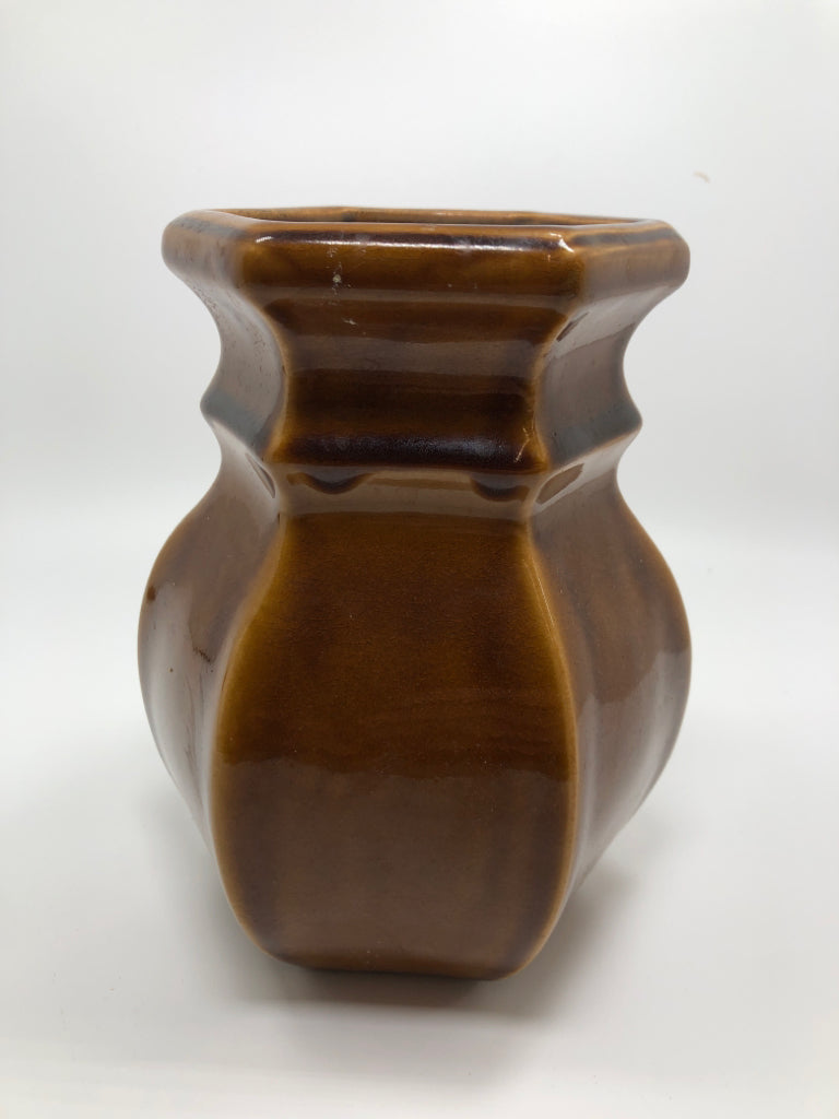 BROWN GLAZE POTTERY VASE.