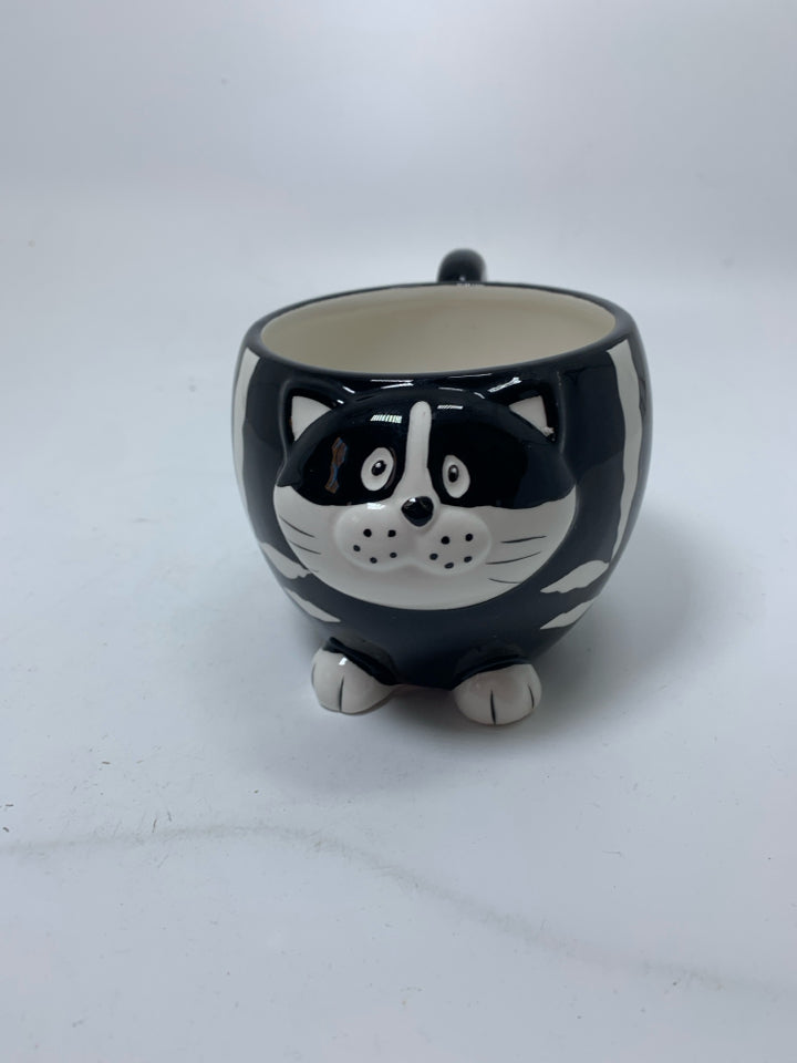 STRIPED CAT MUG.