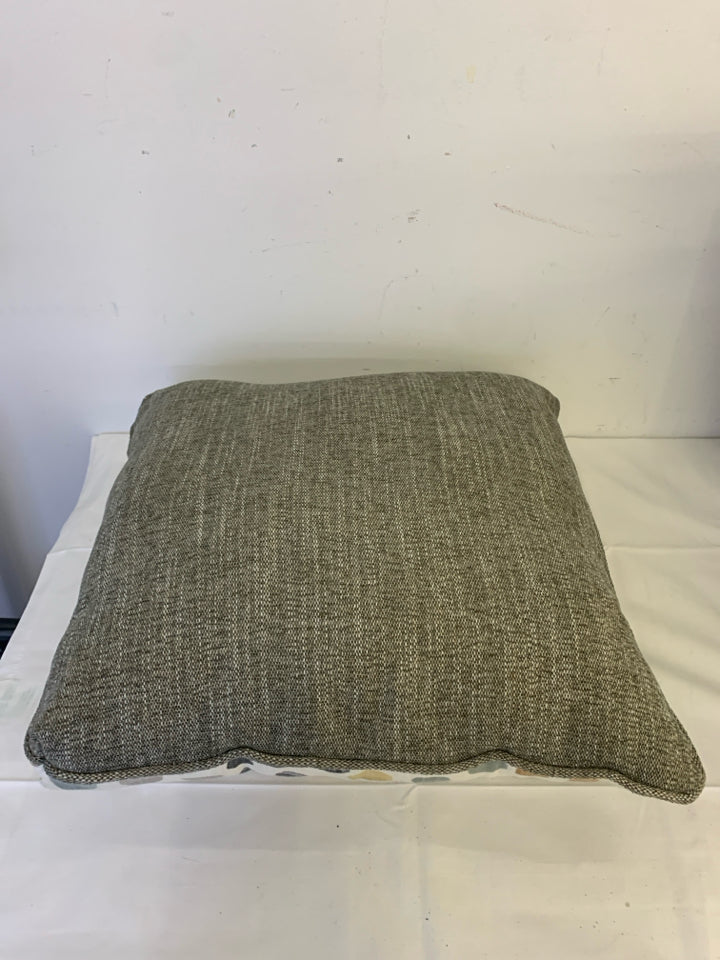 2 TONED PILLOW ONE SIDE GRAY OTHER WHITE W/ COLORED CIRCLES.