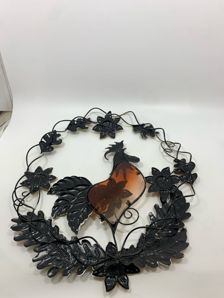 METAL SUNFLOWER W/ ROOSTER WREATH.