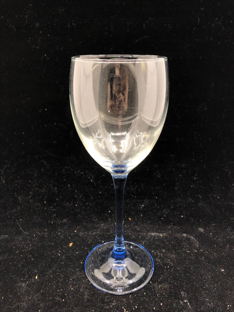 4 LIGHT BLUE STEM WINE GLASSES.