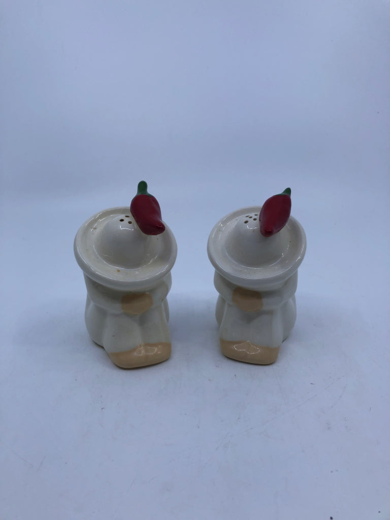 VTG WHITE CERAMIC SIESTA MEN WITH CHILE PEPPER S/P SHAKERS.