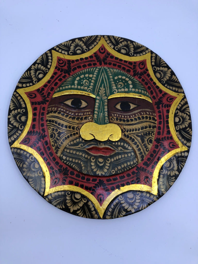 RED/GREEN/GOLD ABSTRACT FACE WALL ART.