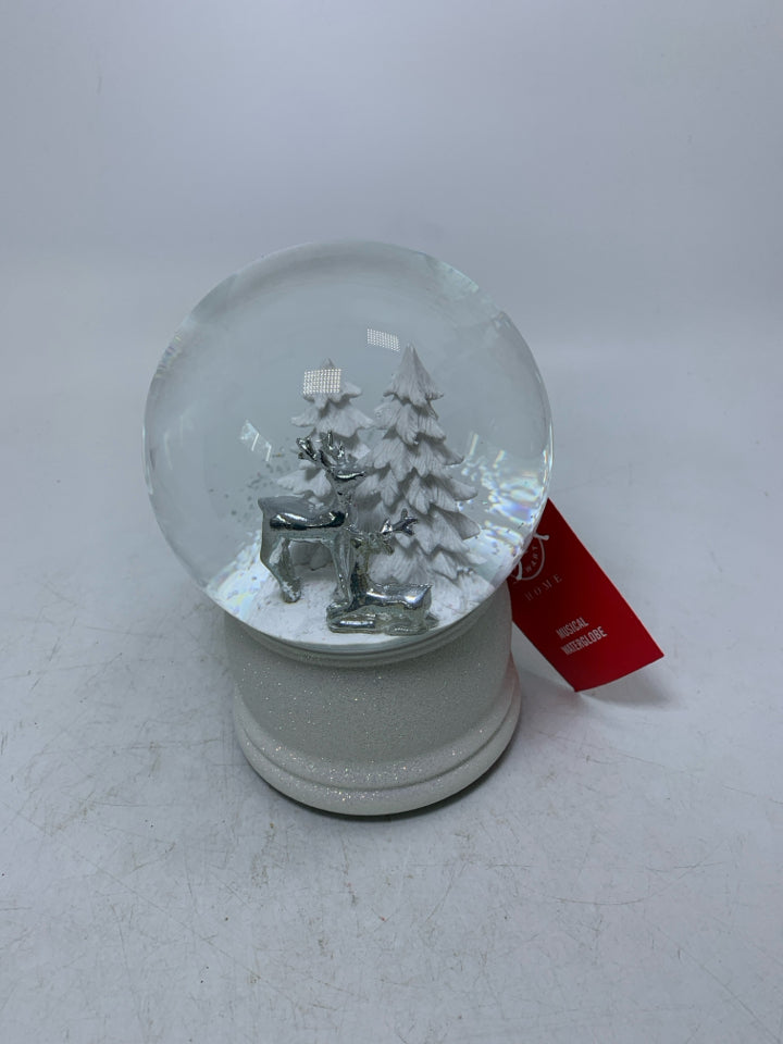 NWT MARTHA STEWART SILVER REINDEER WHITE TREES SNOW GLOBE.