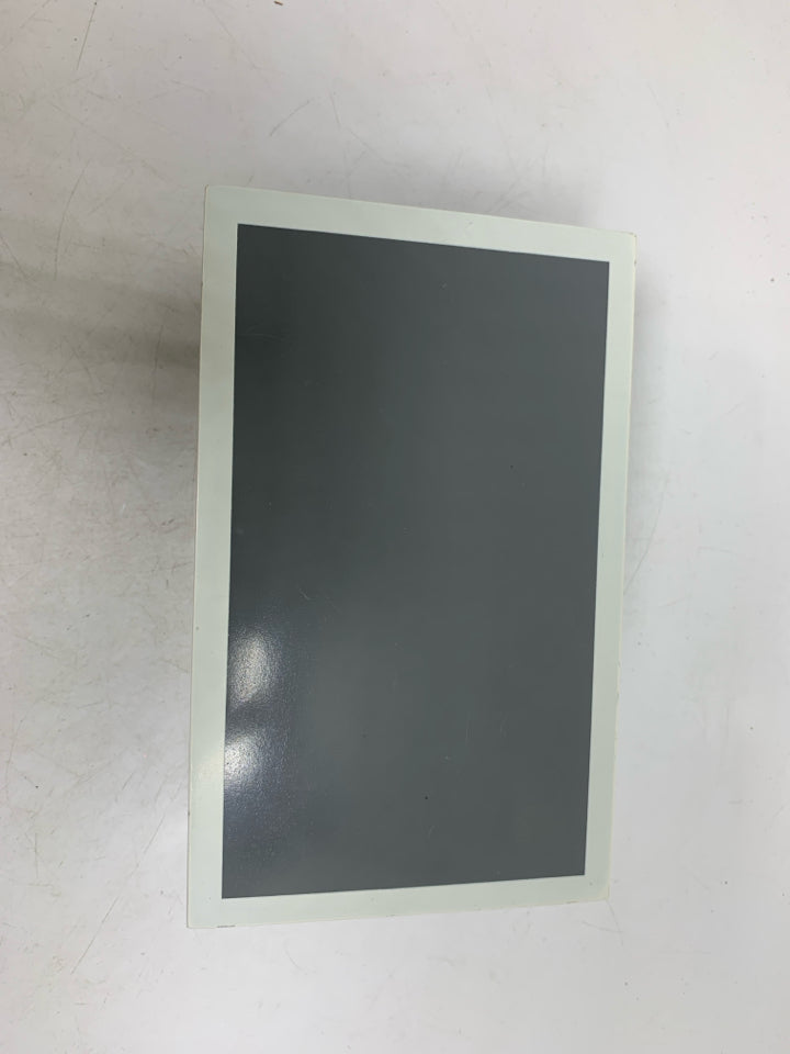 GREY/WHITE JEWELRY BOX.