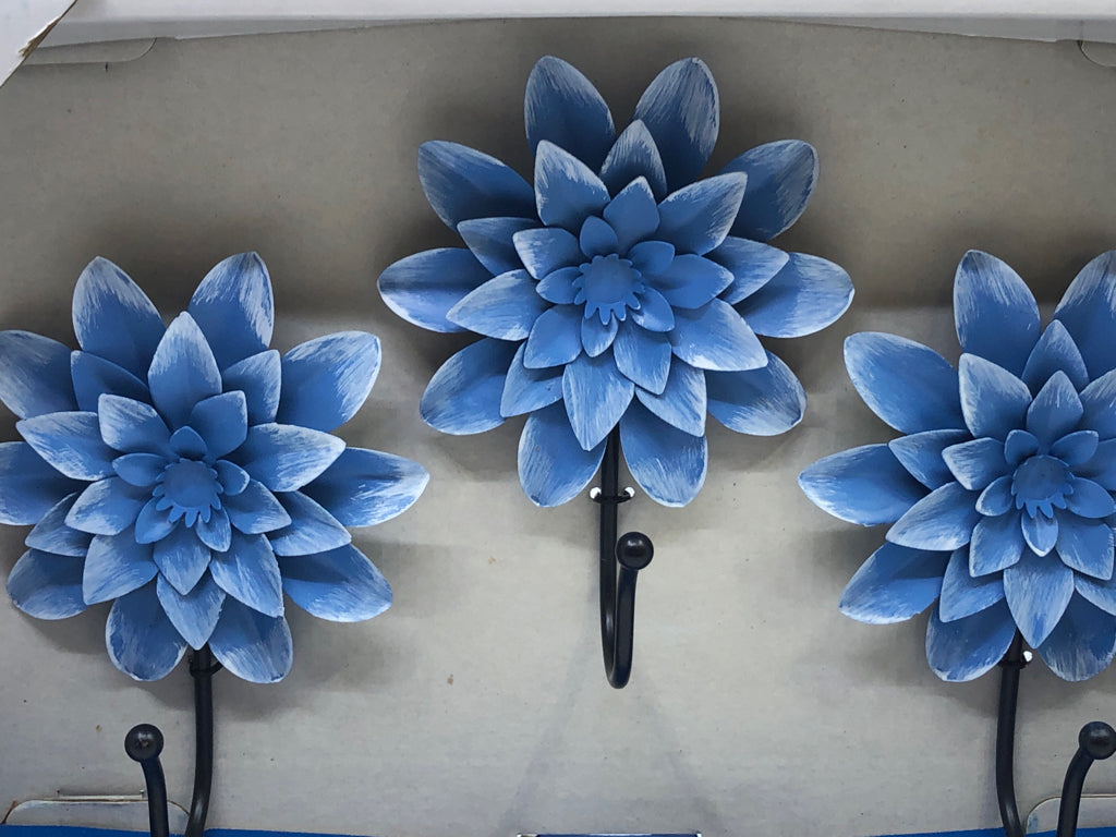 NIB 3 BLUE FLOWER HOOK SET