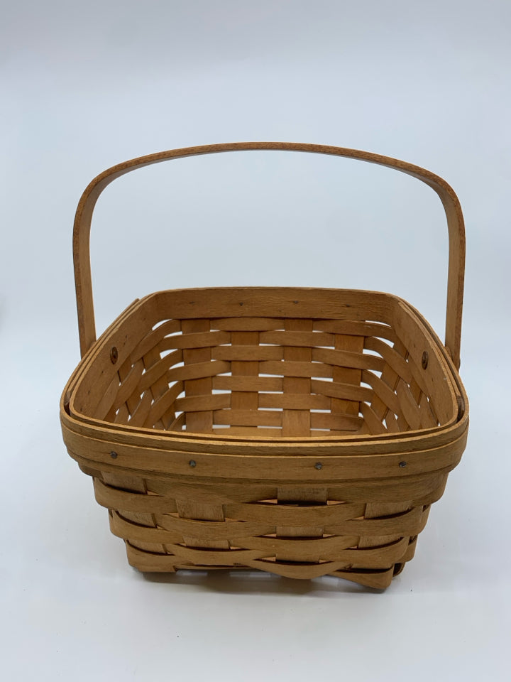 1991 SQUARE BASKET W WOOD HANDLE.