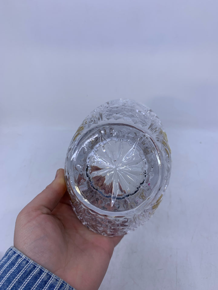 GOLD DETAIL GLASS BASKET.