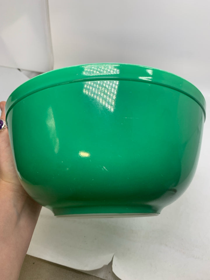 VTG PYREX PRIMARY GREEN MIXING BOWL.