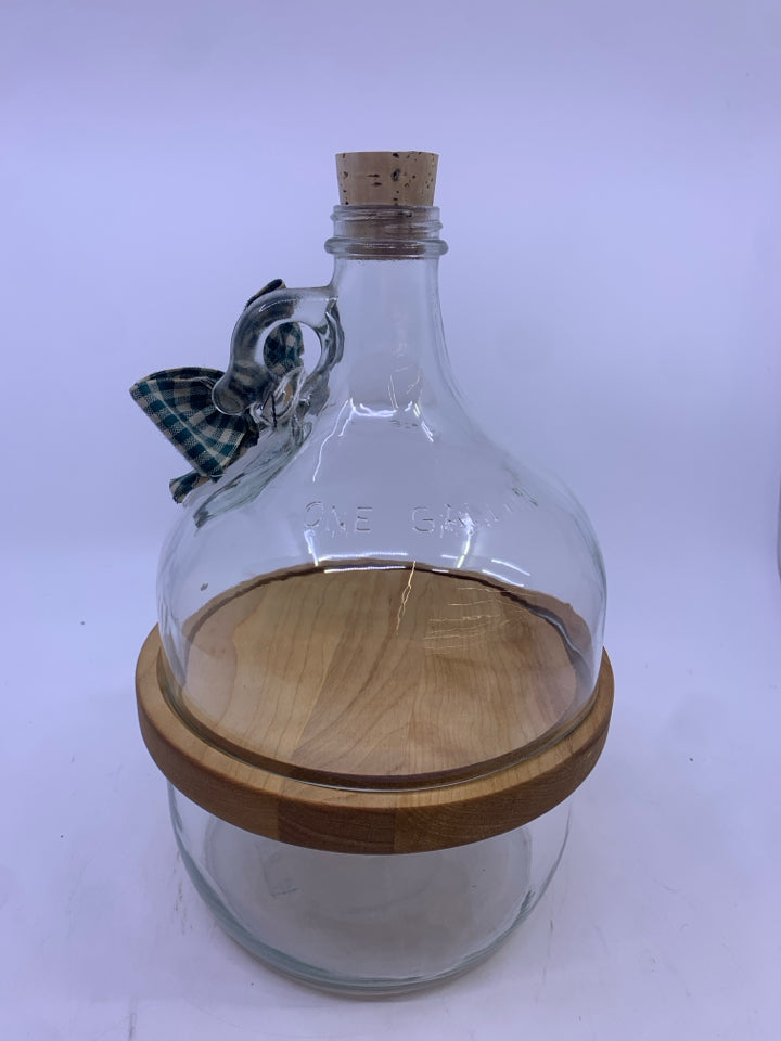 GLASS 2 PC CHEESE BOARD BOTTLE SET.