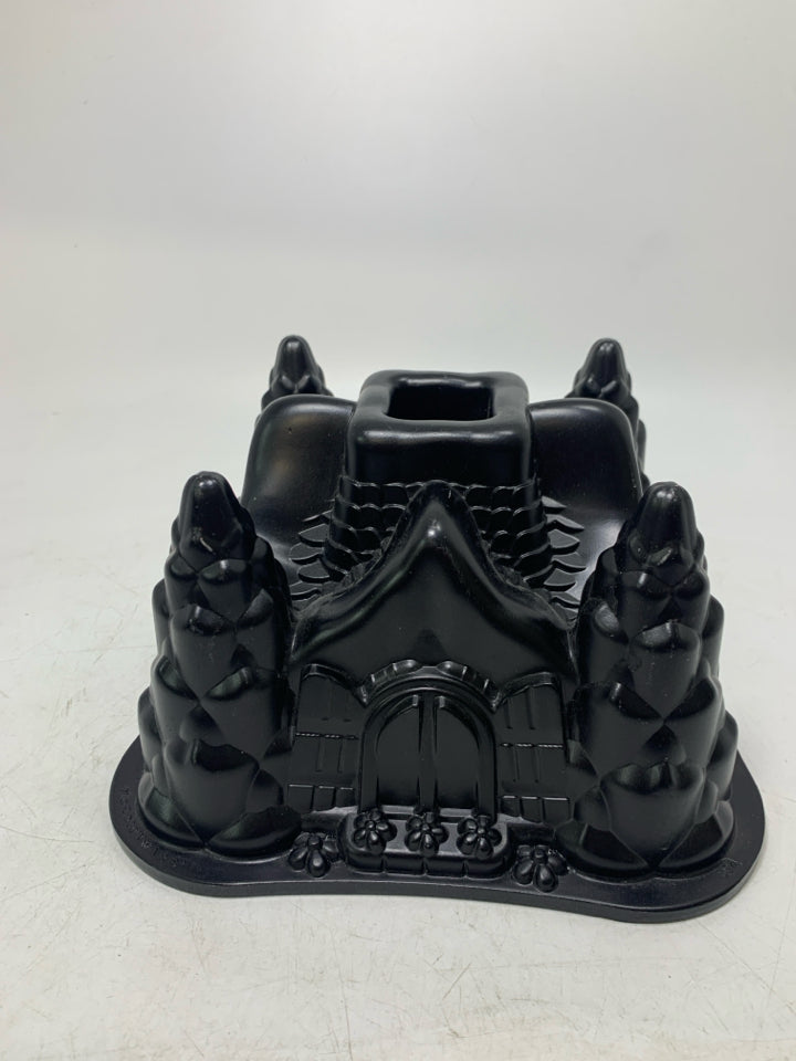 METAL FAIRYTALE COTTAGE BUNDT PAN.