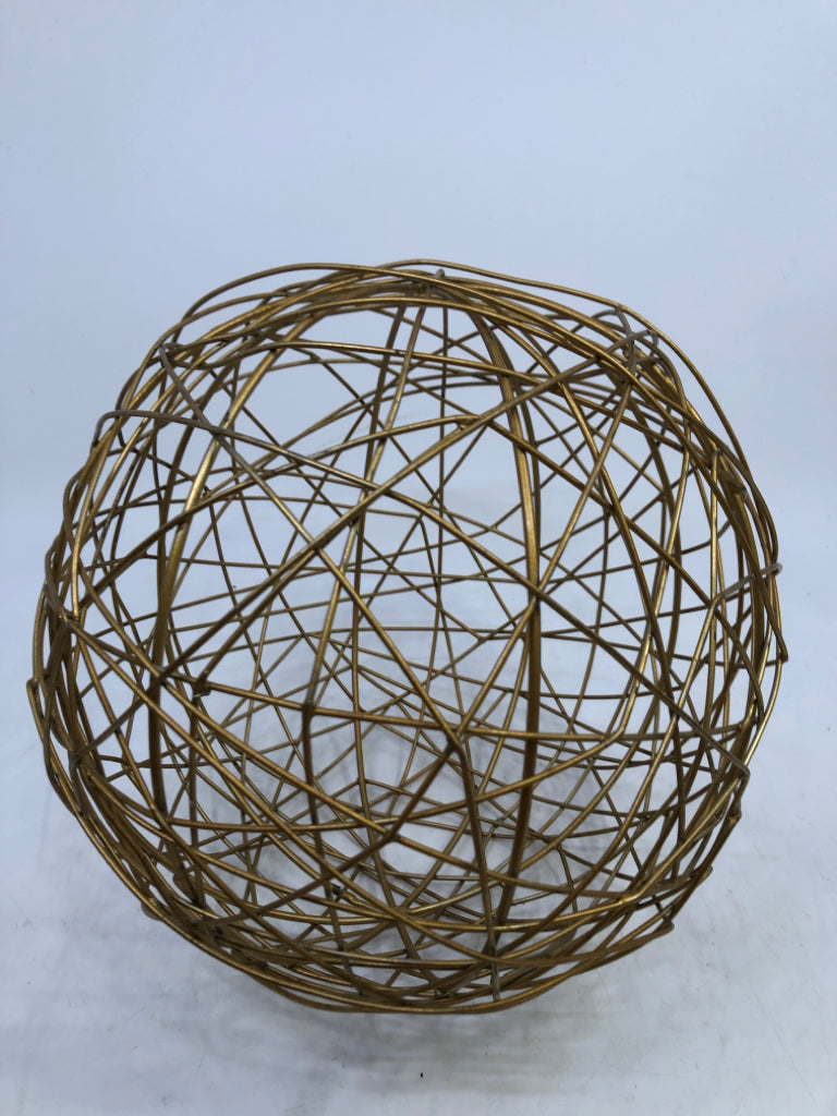 GOLD METAL STRING BALL.