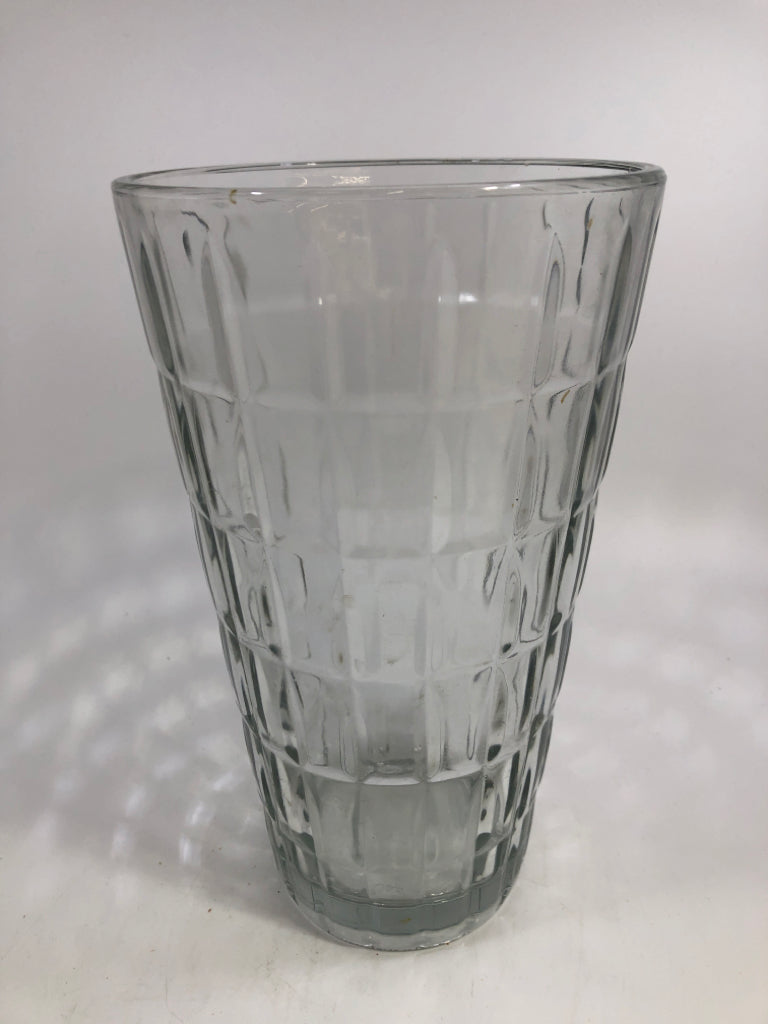 WINDOWPANE PATTERN GLASS VASE.