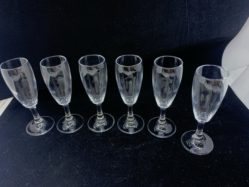 6 SMALL FOOTED CHAMPAGNE FLUTES.