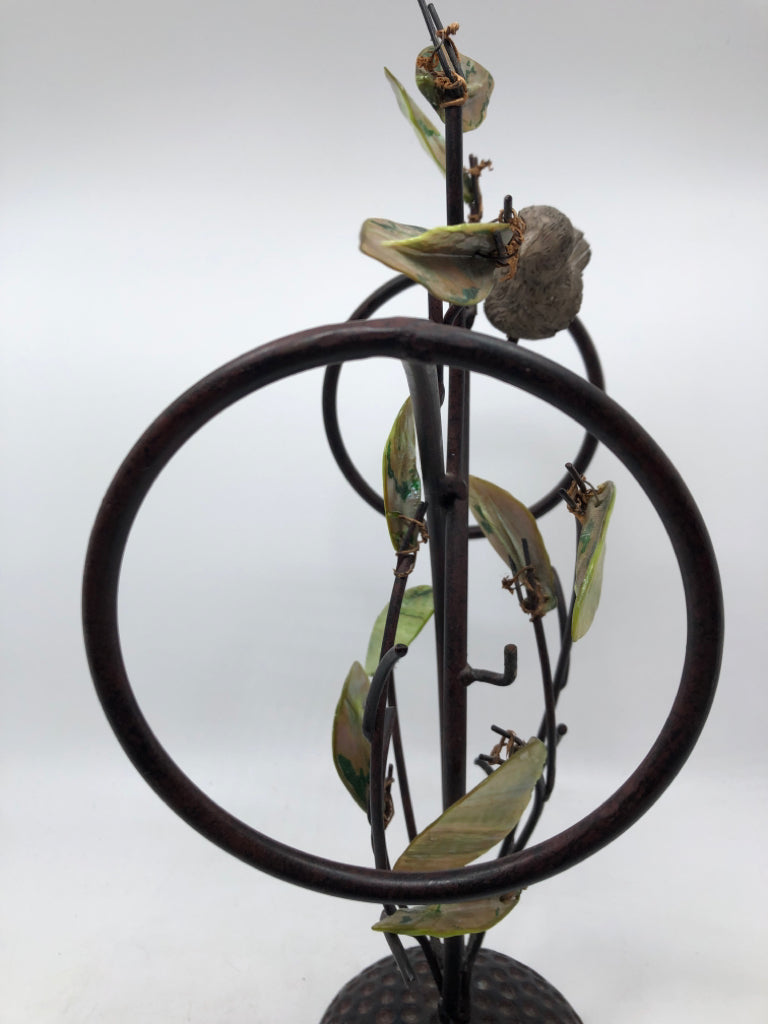 BROWN METAL W/LEAVES AND BIRDS TOWEL HOLDER.