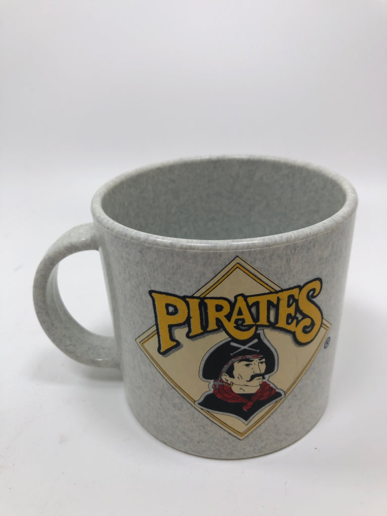 PLASTIC MLB PIRATES MUG.