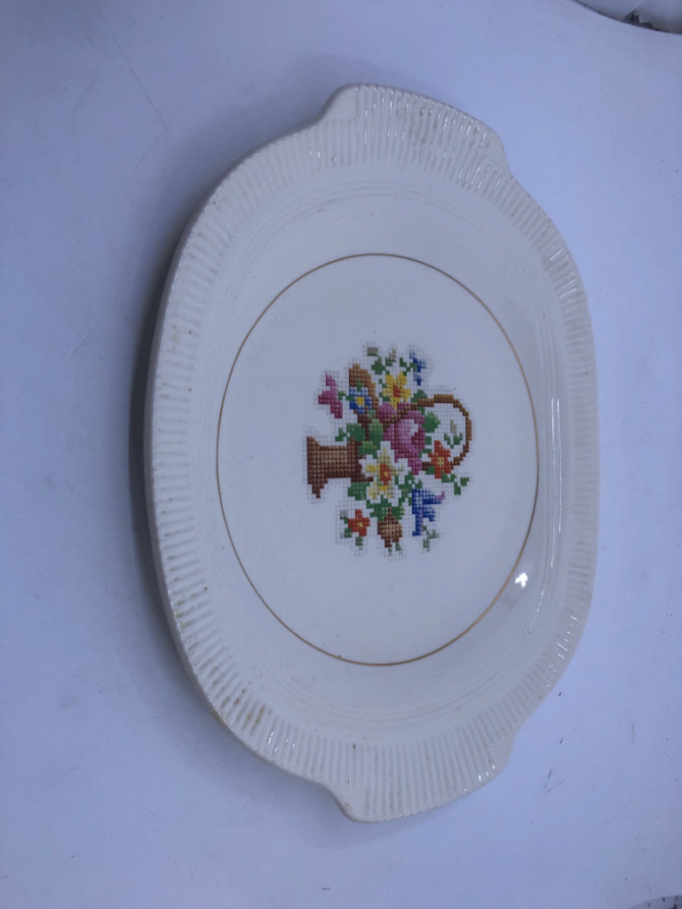 VTG EMBROIDERED STYLE SERVING PLATE.
