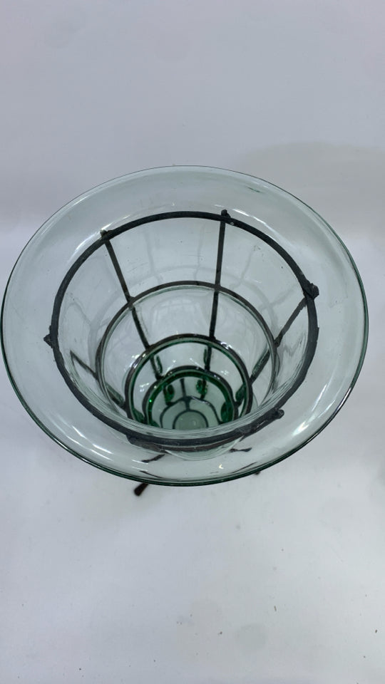 GLASS VASE W/FLARED EDGE METAL WIRE BASE.
