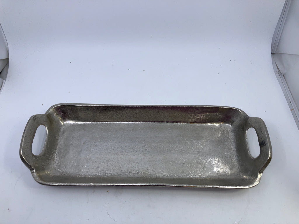 SILVER METAL TEXTURED TRAY W/ HANDLES.