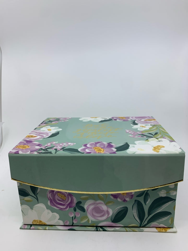 PURPLE FLORAL GIFT BOX.