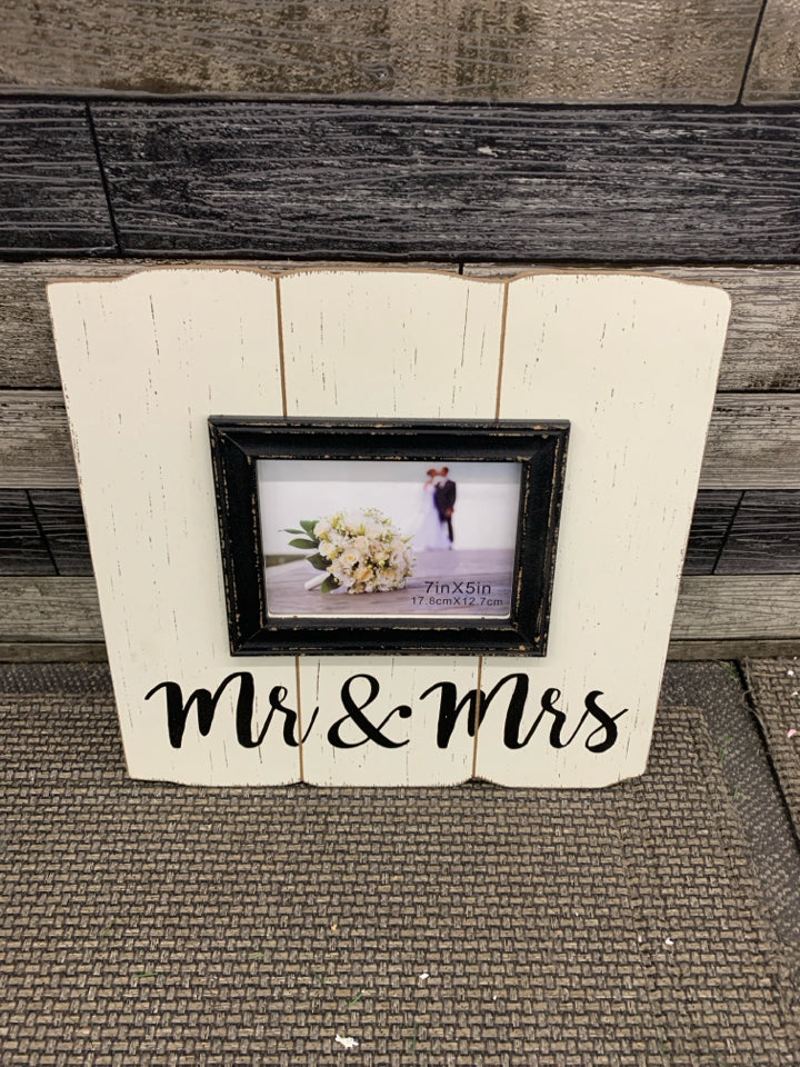 MR & MRS RUSTIC FRAME.