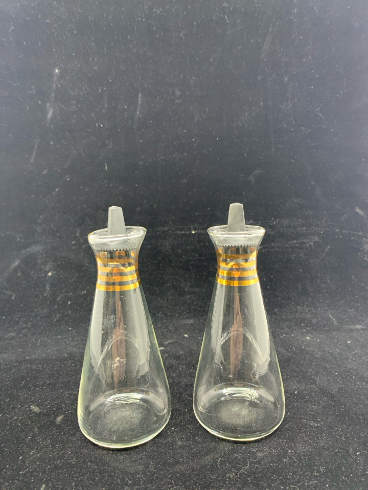 2 VTG PYREX OIL AND VINEGAR DISPENSER BOTTLES.