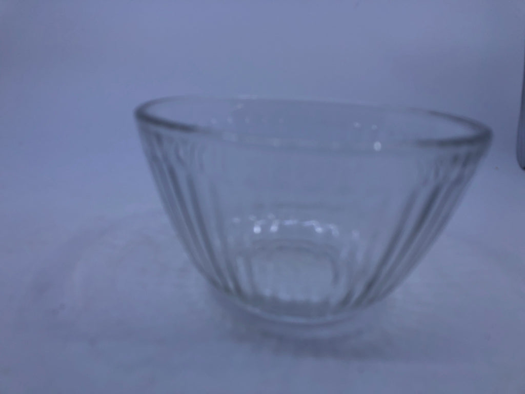4 RIBBED PYREX BOWLS.