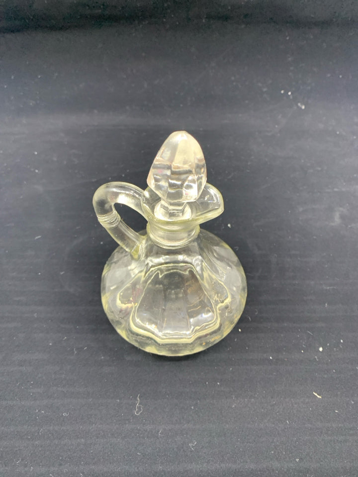 SMALL GLASS DECANTER.