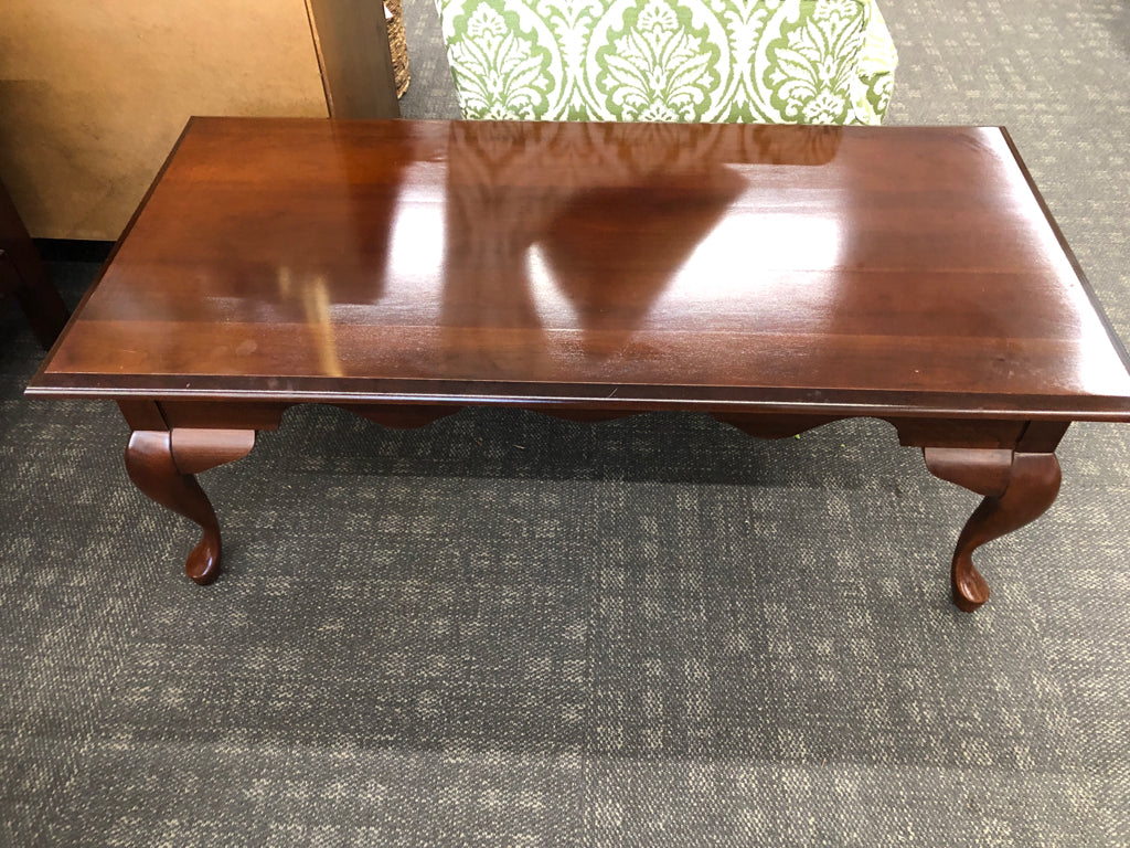 DARK WOOD COFFEE TABLE.