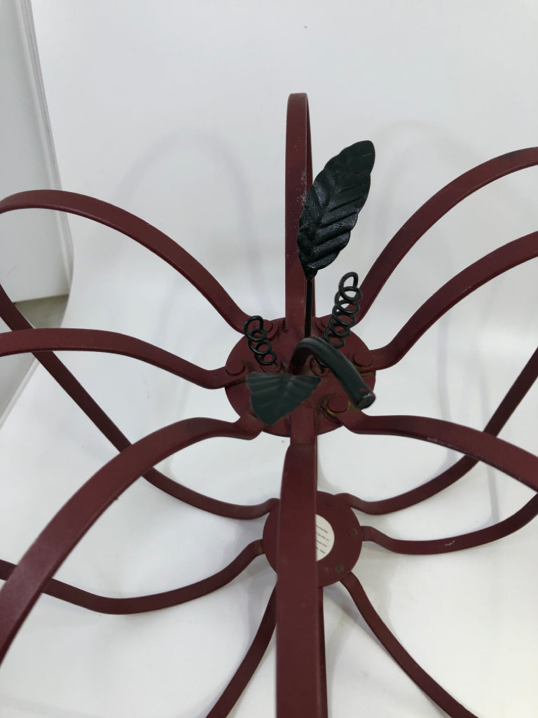 METAL PRIMITIVE APPLE CANDLE HOLDER DECOR.