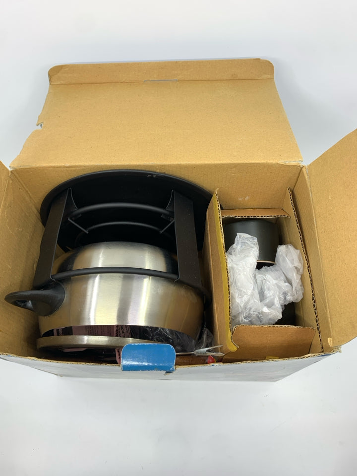 NIB 17 PC FONDUE SET.