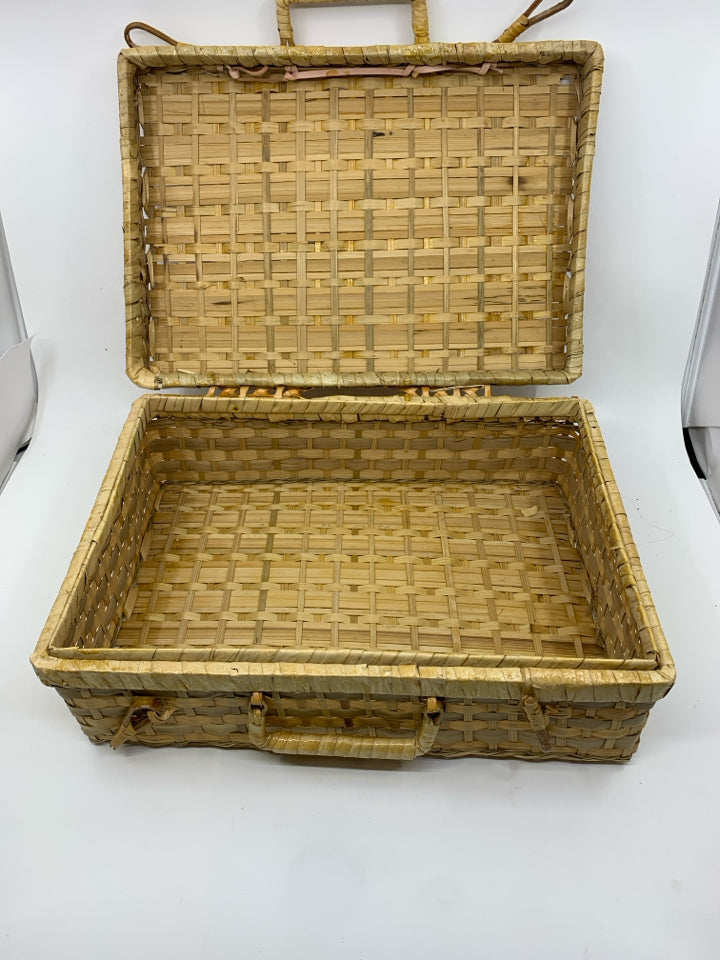 BLONDE TIGHTLY WOVEN PICNIC BASKET.