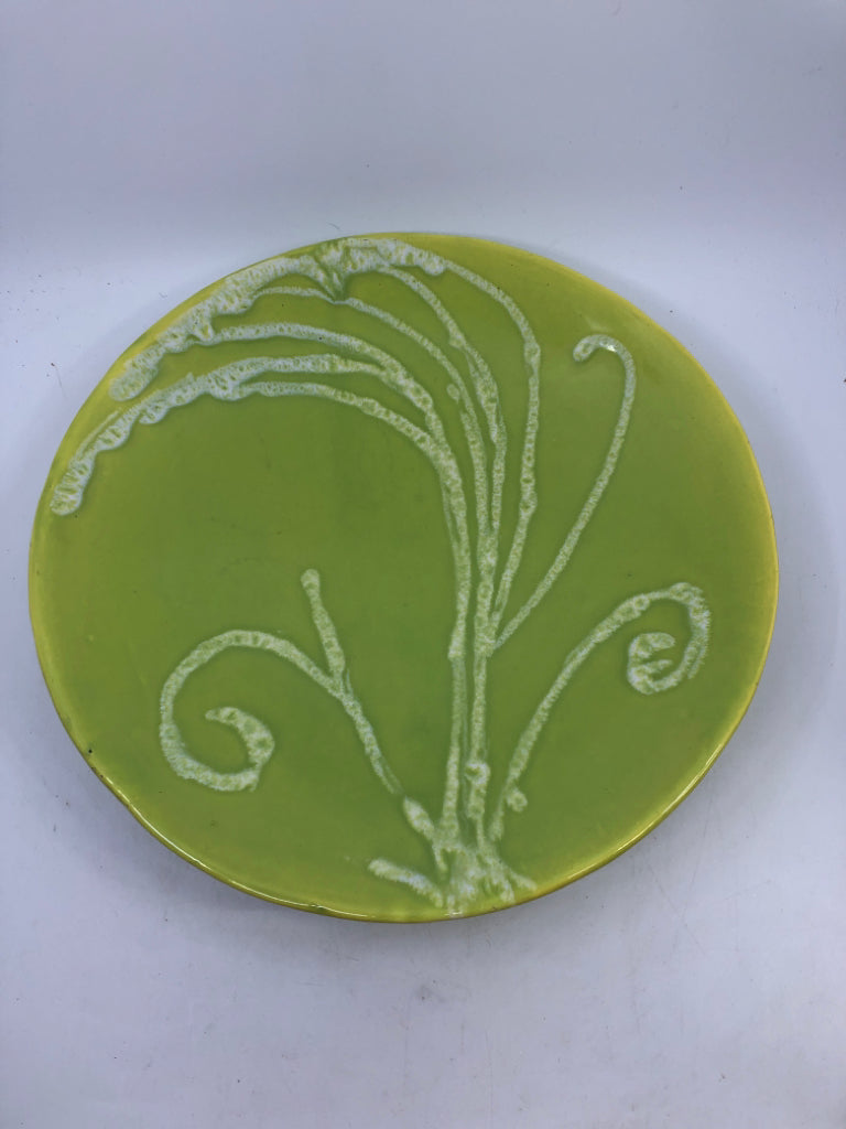 HEAVY GREEN CENTERPIECE BOWL W WHITE ACCENTS.