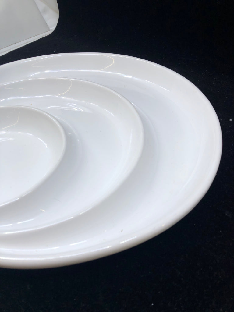 DIVIDED CIRCULAR SERVING DISH.
