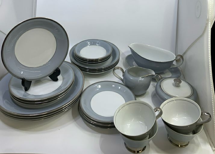 28PC VTG GRAYMONT GRACE CHINA SET SERVICE OF 4.