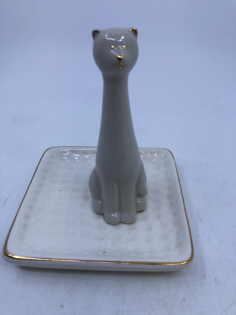 WHITE CAT CERAMIC RING HOLDER W/ SQUARE BOTTOM.