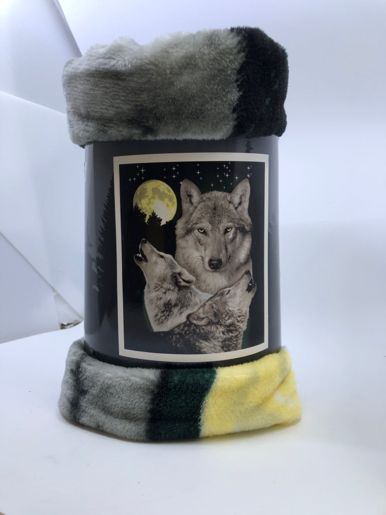 NIP WOLF BLANKET.