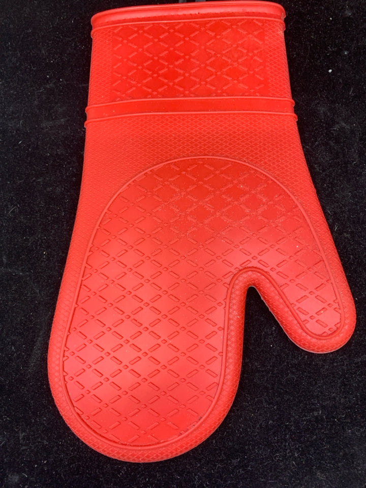 NWT ONEIDA RED SILICONE OVEN MIT