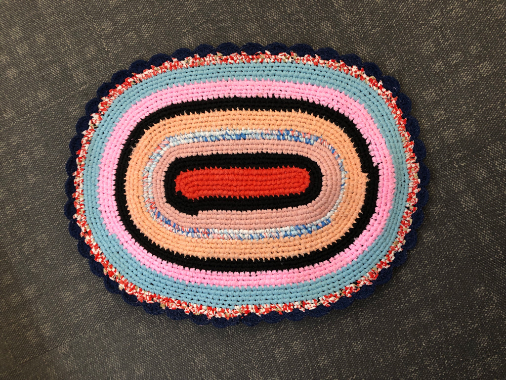 OVAL MULTI-COLOR WOVEN RUG.