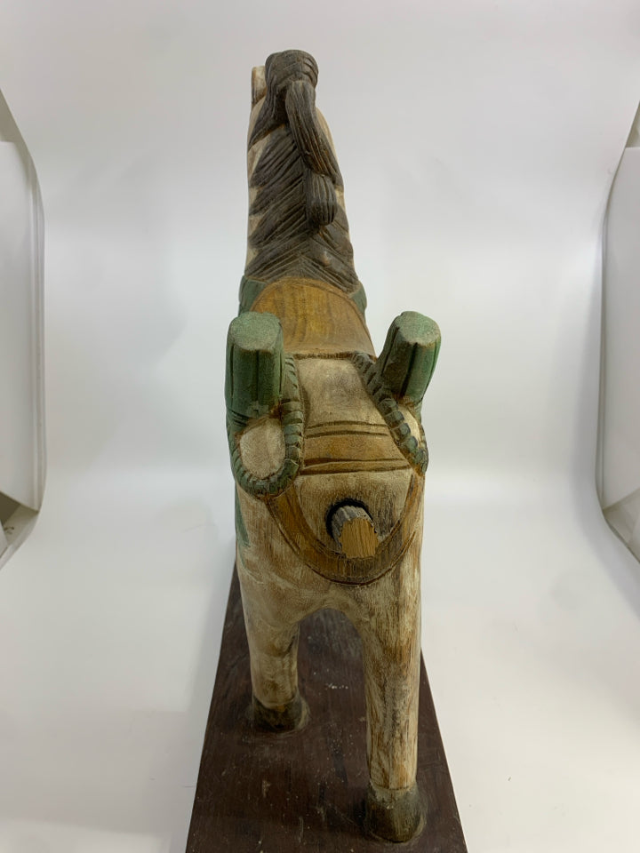 RUSTIC WOODEN HORSE SCULPTURE.
