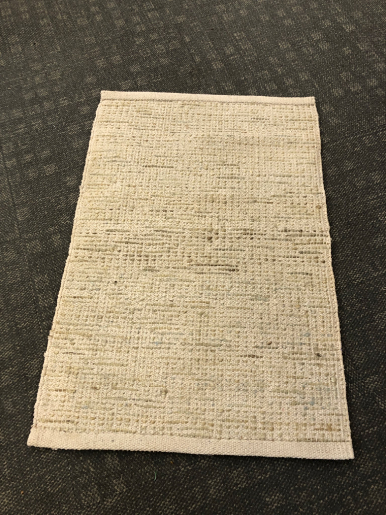 BRAIDED GREY RUG.