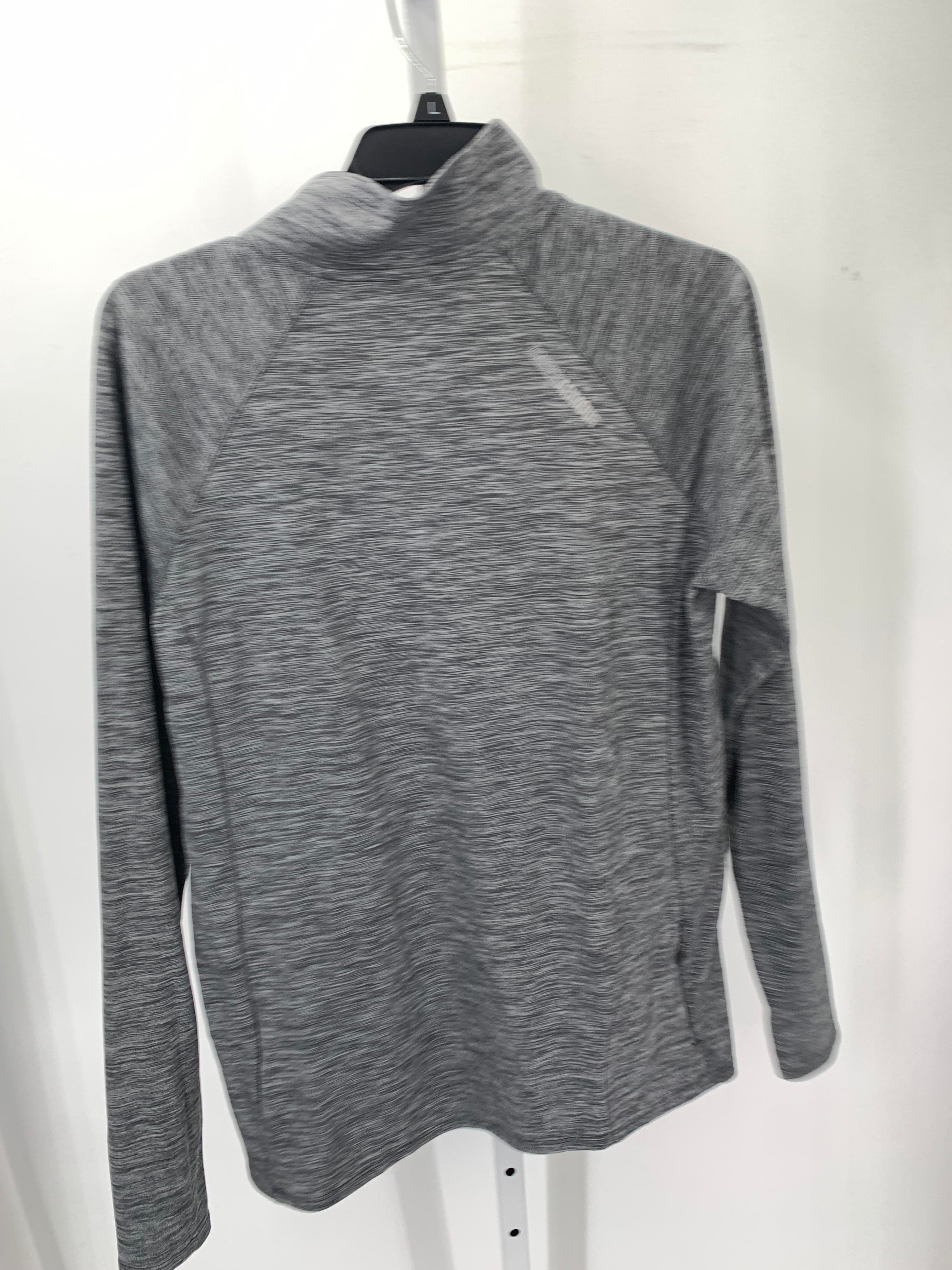 Under Armour Size Extra Large Misses Long Sleeve Shirt
