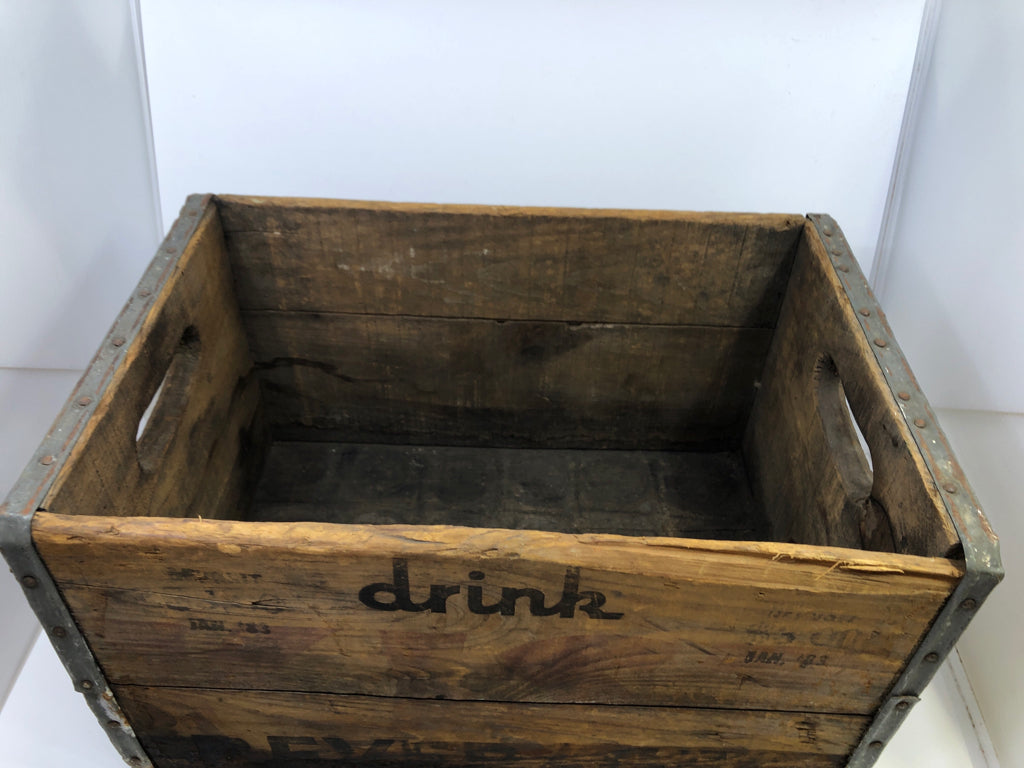 VINTAGE WOOD BEVERAGE CRATE W/METAL EDGES.