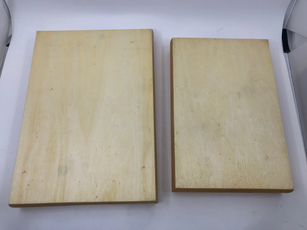 2 BLONDE WOOD NESTING TRAYS.