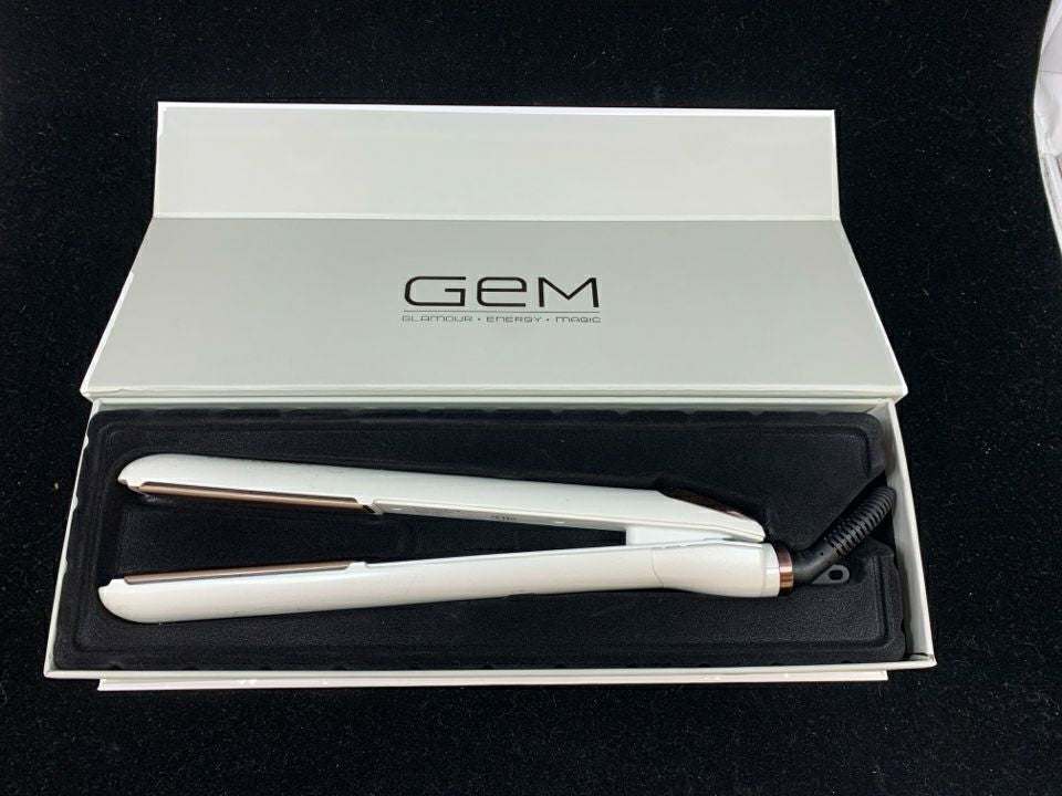 GEM 1" DIGITAL STYLING IRON.
