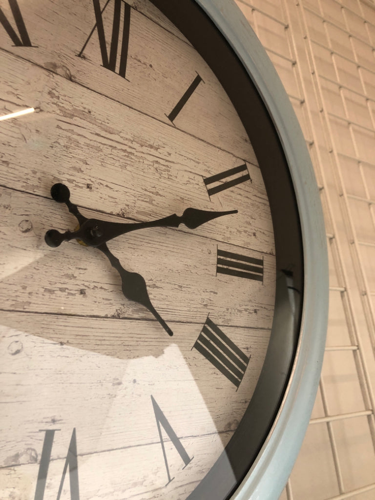 BLUE DISTRESSED WALL CLOCK.
